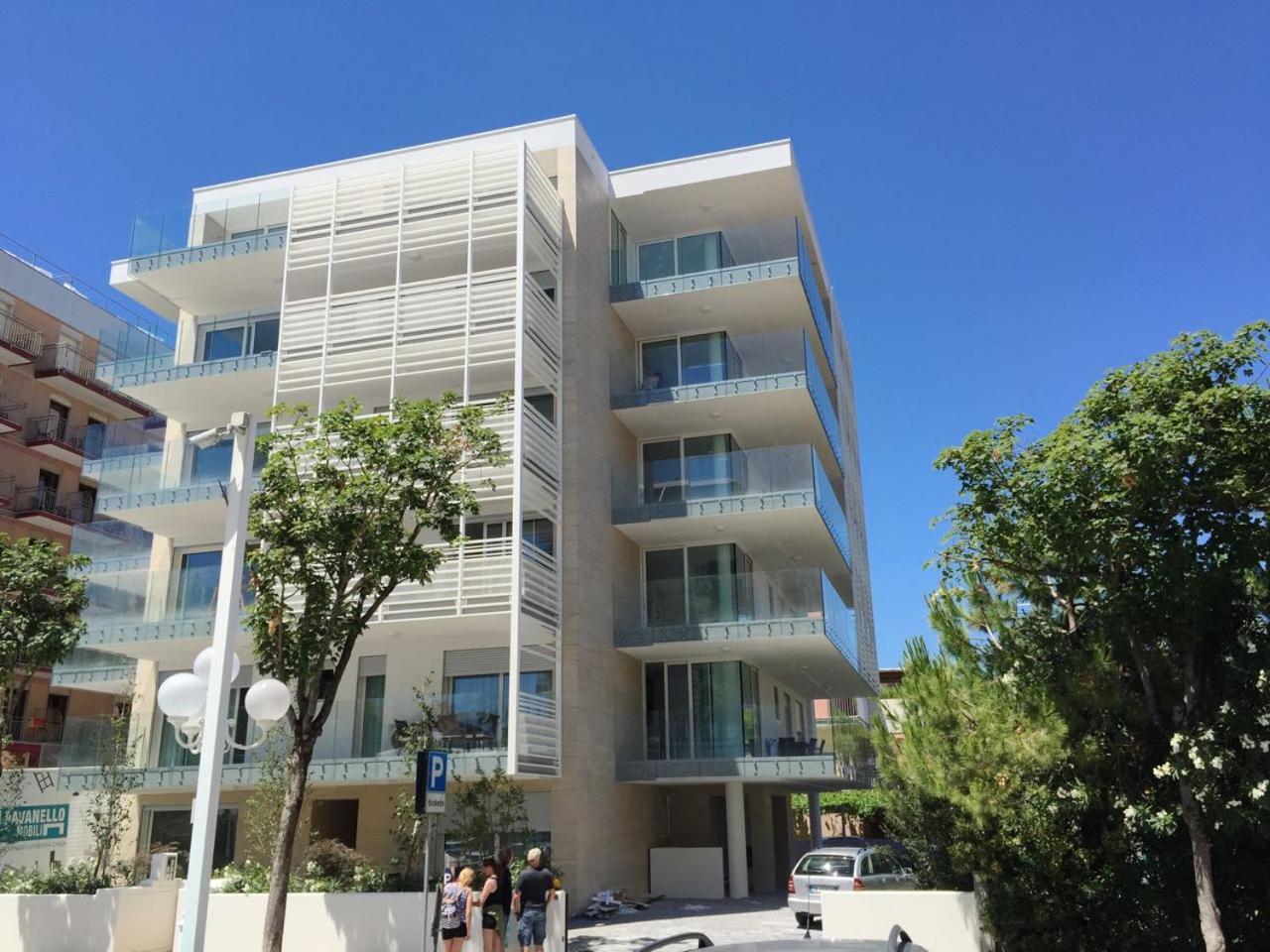 Equilium Apartments 리도 디 예솔로 외부 사진